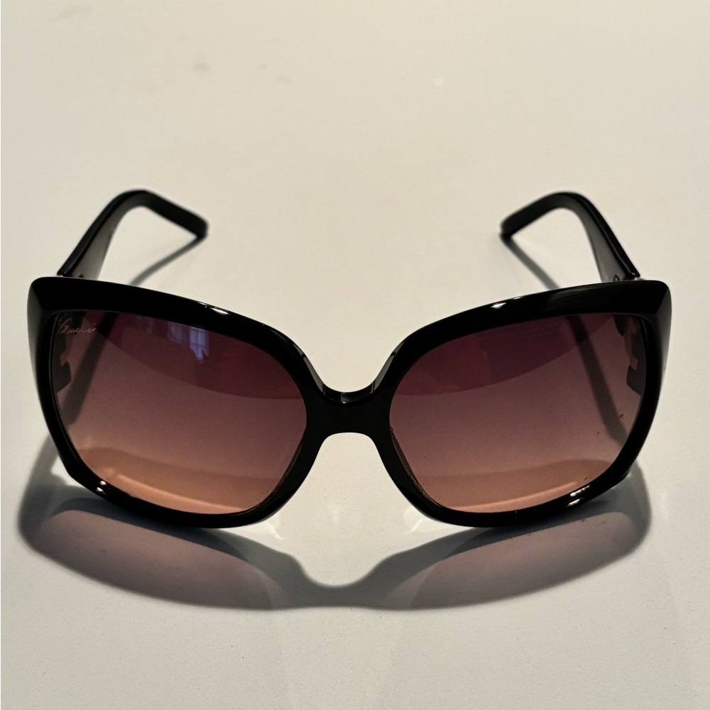 Gucci sunglasses like brand new